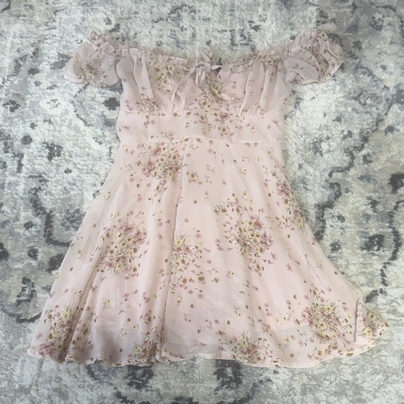 Windsor Dresses & Skirts - Windsor Floral Off Shoulder Mini Dress Small Pink Ruffle Chiffon